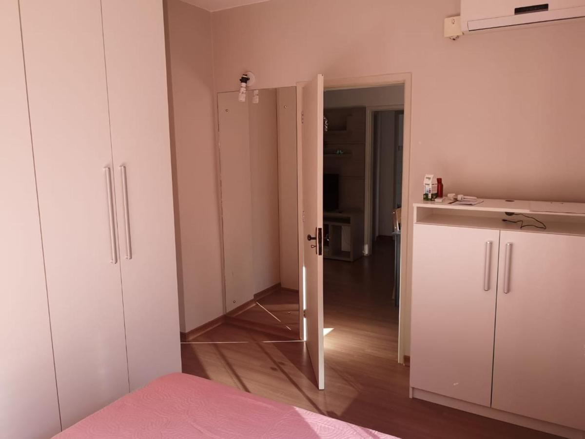 Ensolarado E Espacoso Quarto/Sala No Coracao De Poa Порту Алегри Екстериор снимка